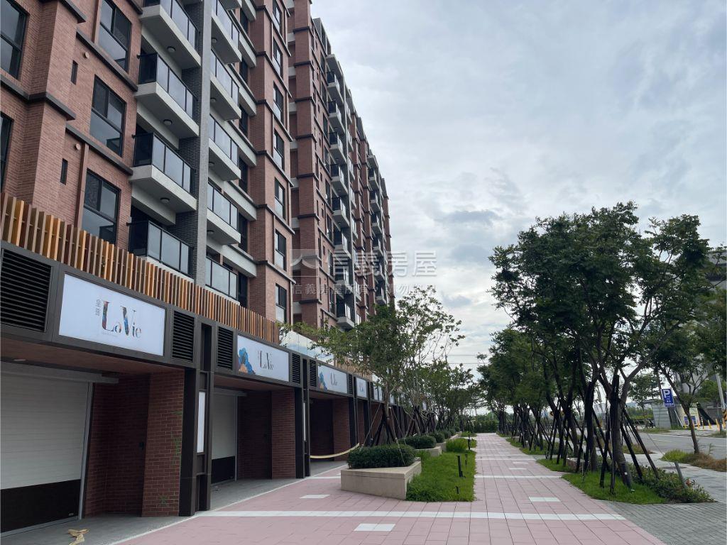 山鼻皇普精美裝潢三房車位房屋室內格局與周邊環境