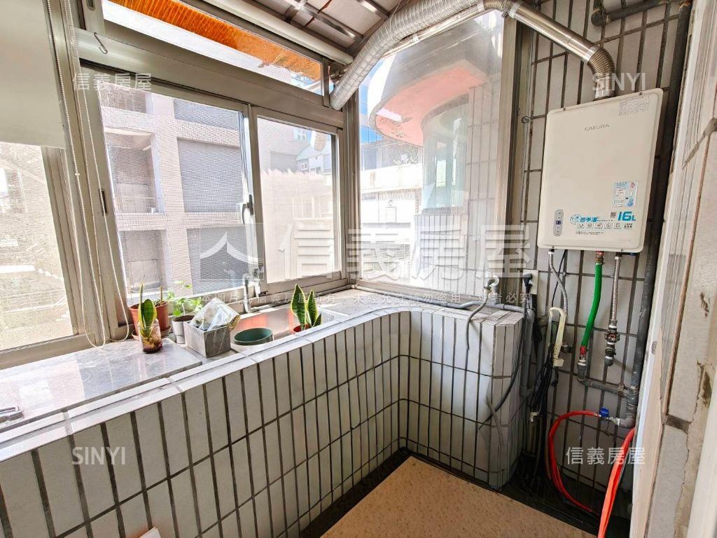 店長推薦伊通街電梯三房房屋室內格局與周邊環境