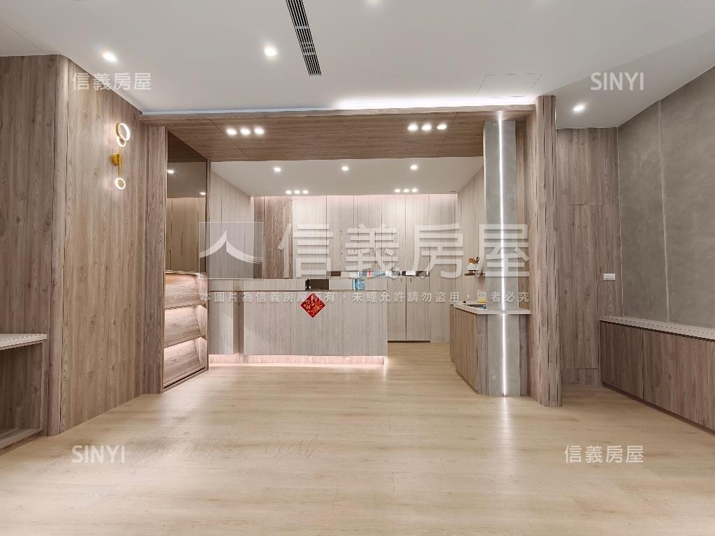 前鎮正路２０年電梯寬透店房屋室內格局與周邊環境