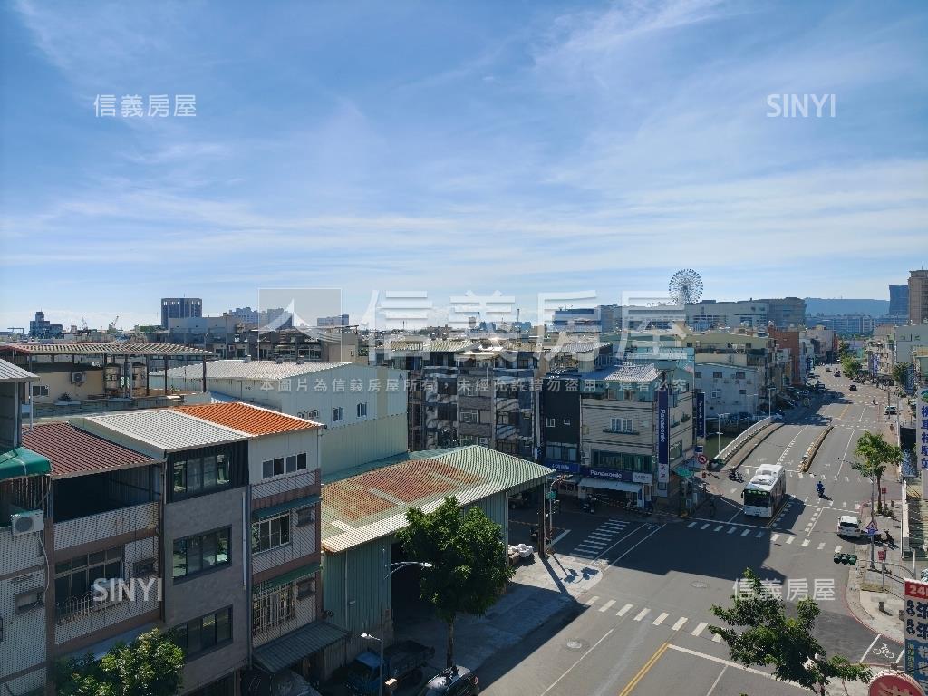 前鎮正路２０年電梯寬透店房屋室內格局與周邊環境