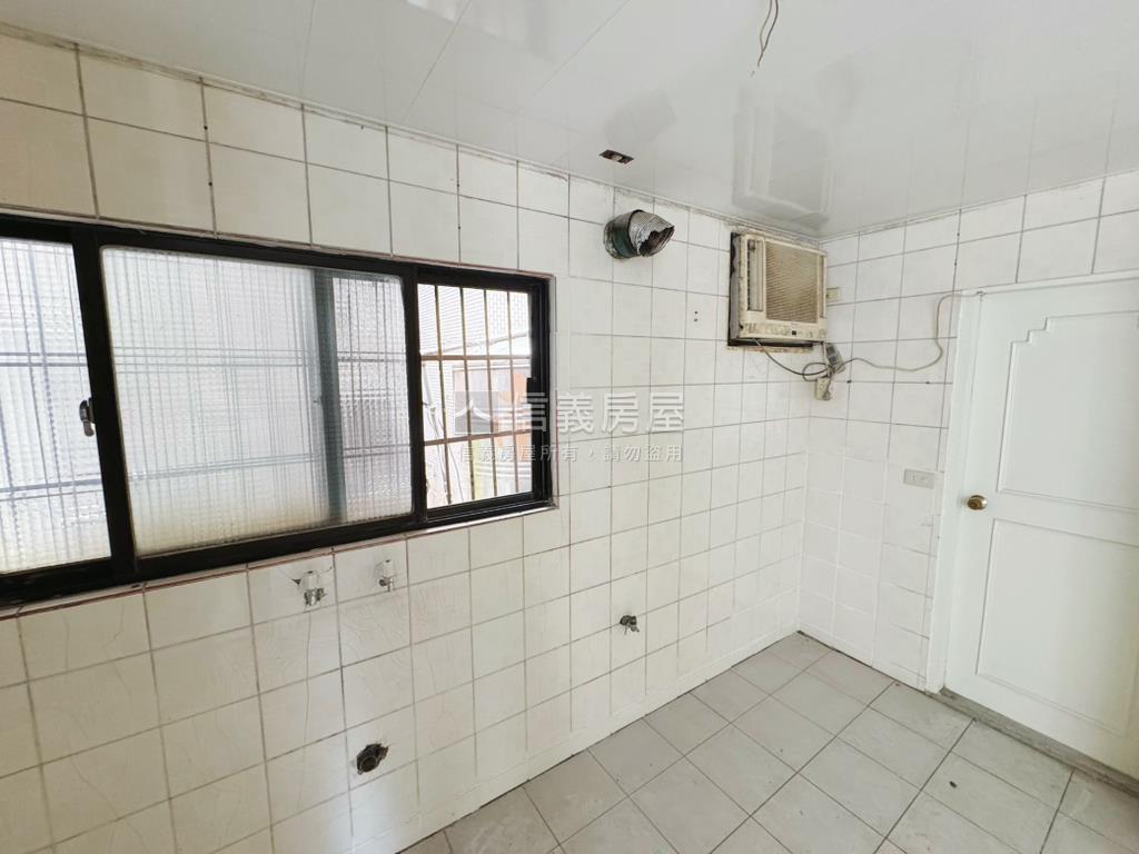 一層一戶公寓二樓房屋室內格局與周邊環境