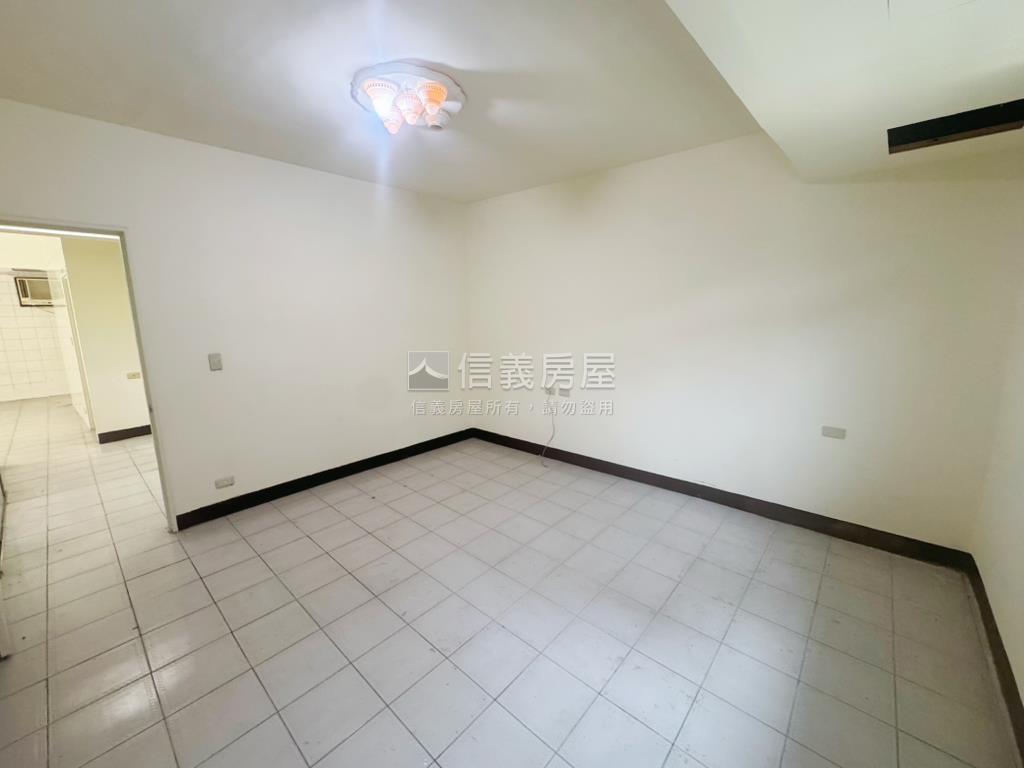 一層一戶公寓二樓房屋室內格局與周邊環境