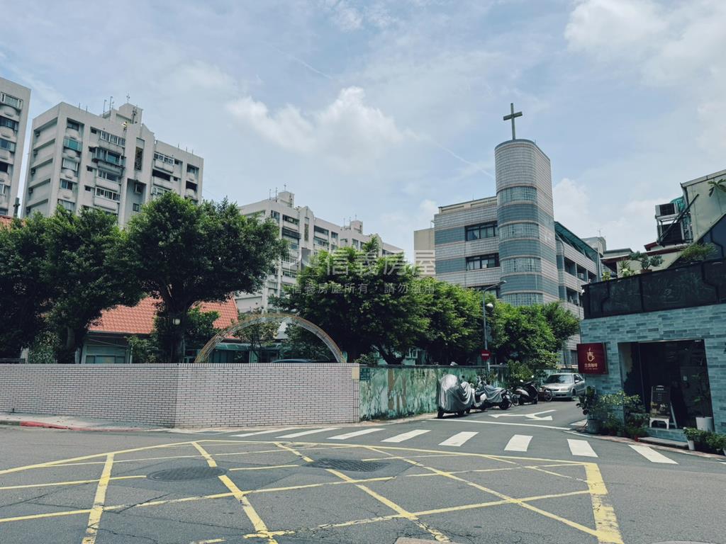 一層一戶公寓二樓房屋室內格局與周邊環境