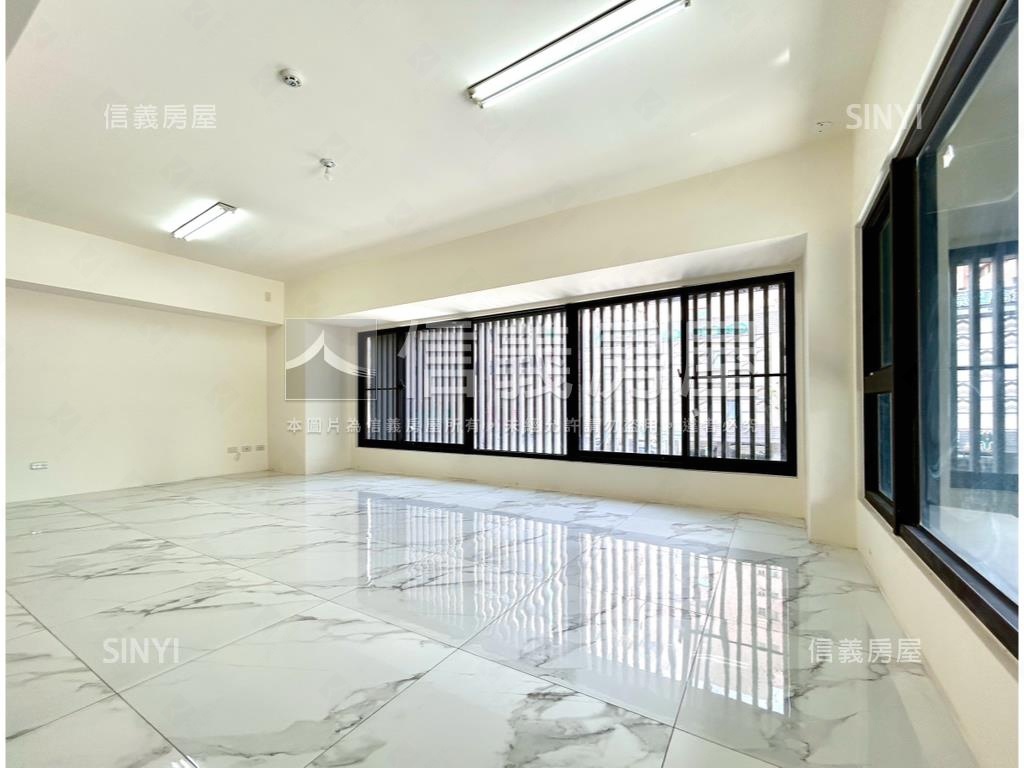 亞灣區邊間醒目金店面房屋室內格局與周邊環境