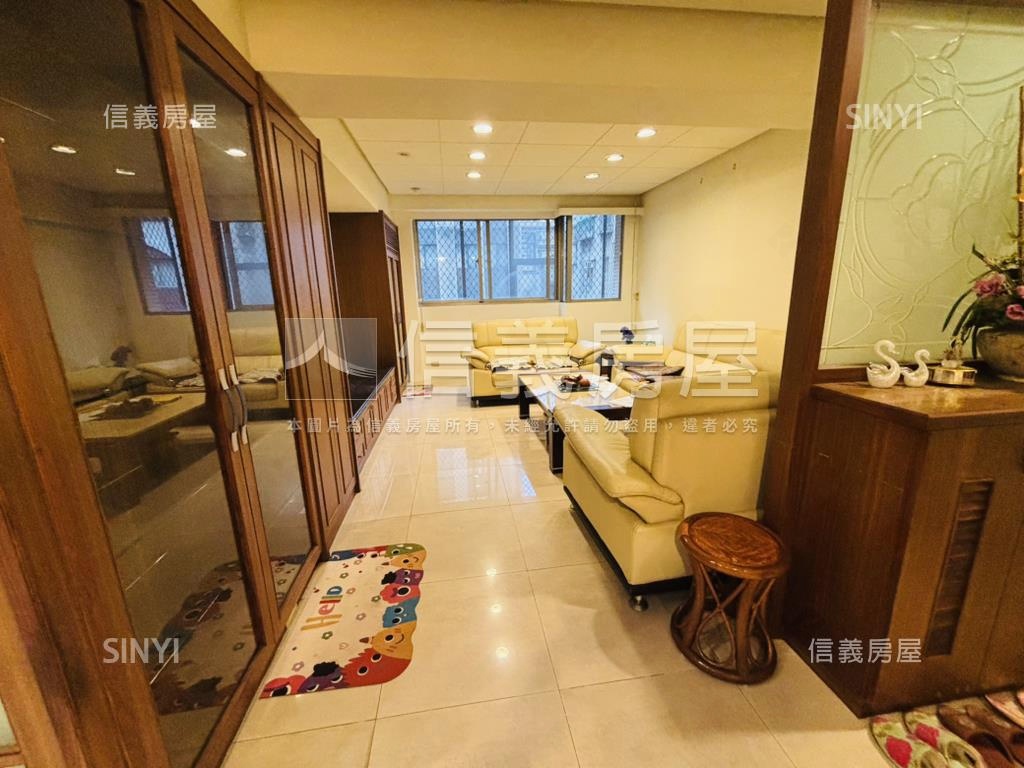 中山國小採光方正三房房屋室內格局與周邊環境