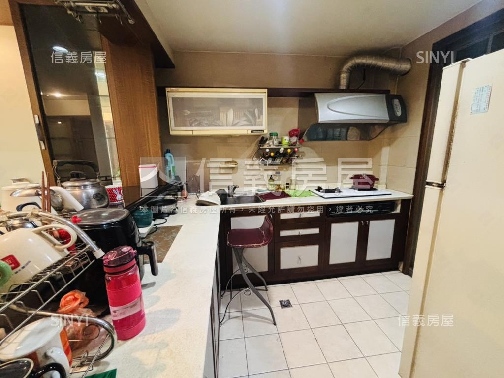 中山國小採光方正三房房屋室內格局與周邊環境