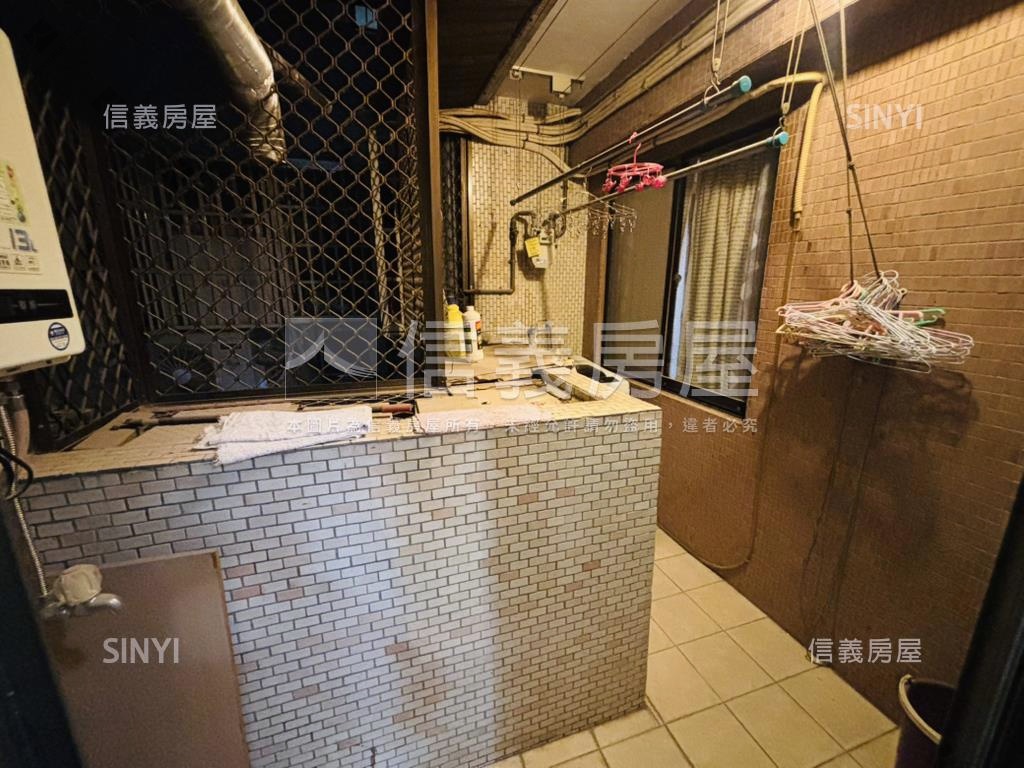 中山國小採光方正三房房屋室內格局與周邊環境