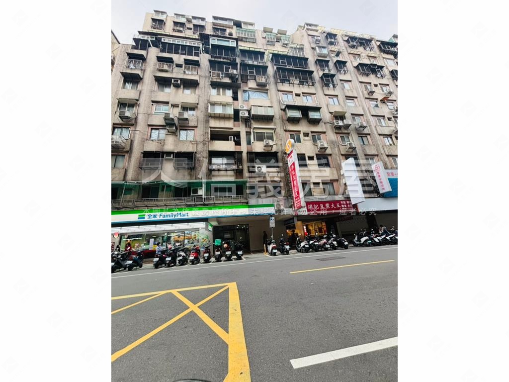 中山國小採光方正三房房屋室內格局與周邊環境