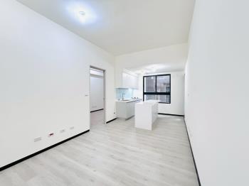 近火車站易德聚兩房車位