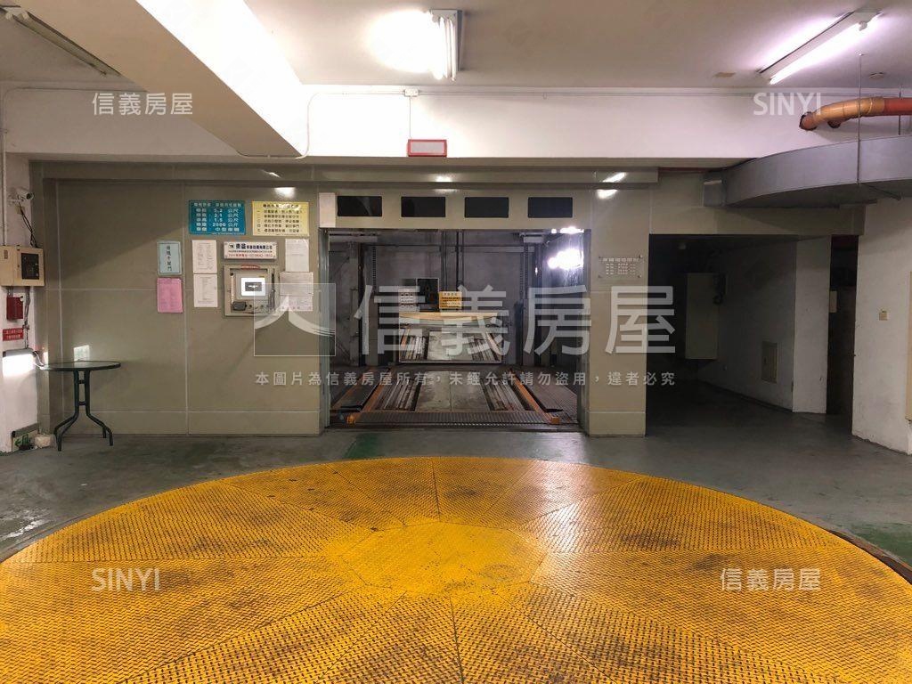敦化ＷＯＭＡＮ塔式車位房屋室內格局與周邊環境