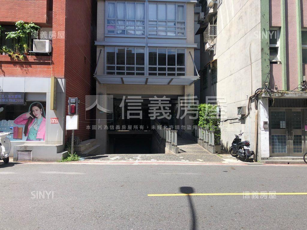敦化ＷＯＭＡＮ塔式車位房屋室內格局與周邊環境