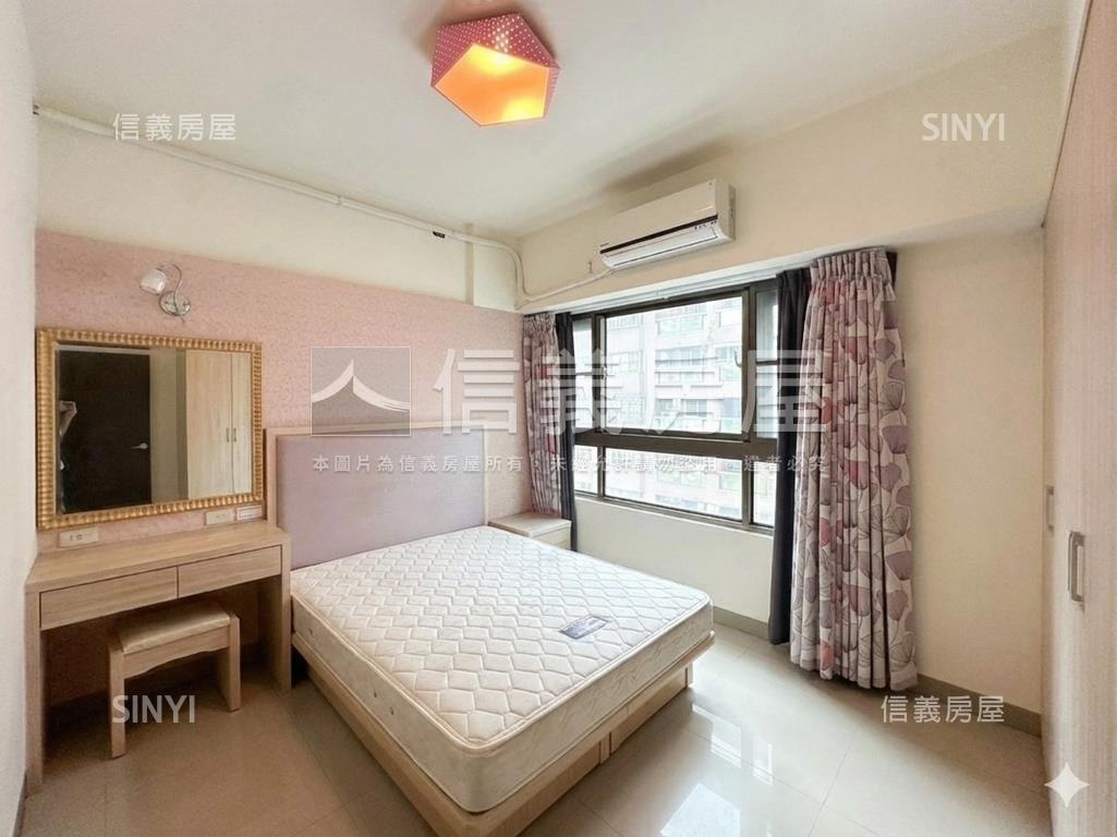 巨蛋輕屋齡２＋１平移車位房屋室內格局與周邊環境