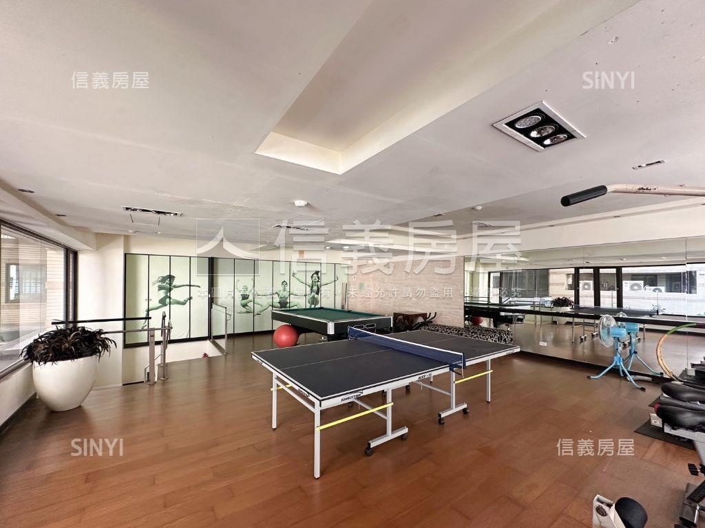 巨蛋輕屋齡２＋１平移車位房屋室內格局與周邊環境