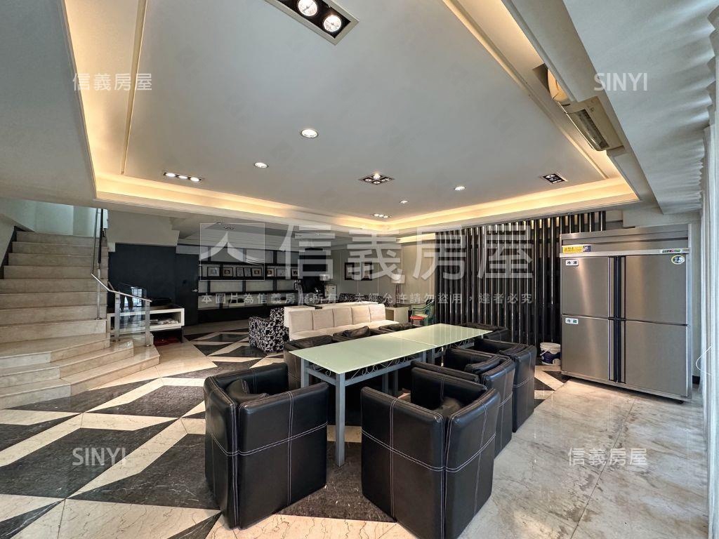 巨蛋輕屋齡２＋１平移車位房屋室內格局與周邊環境