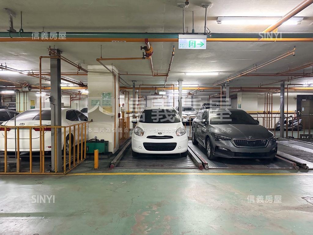 巨蛋輕屋齡２＋１平移車位房屋室內格局與周邊環境