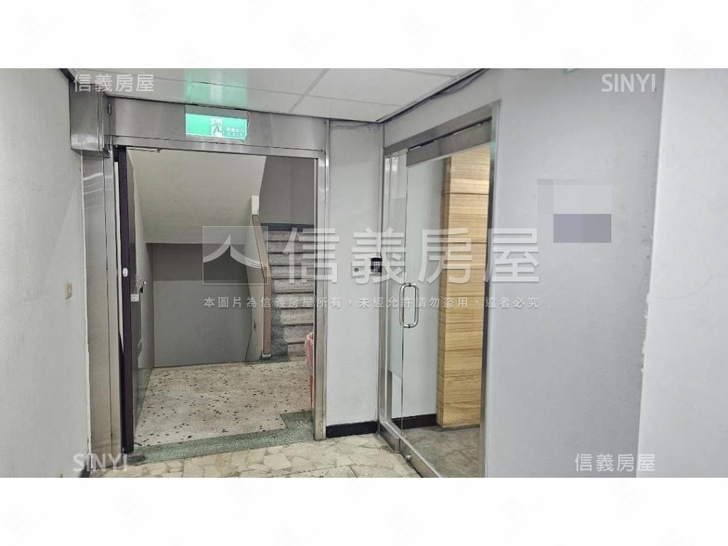 國貿大樓辦公室附坡平車位房屋室內格局與周邊環境