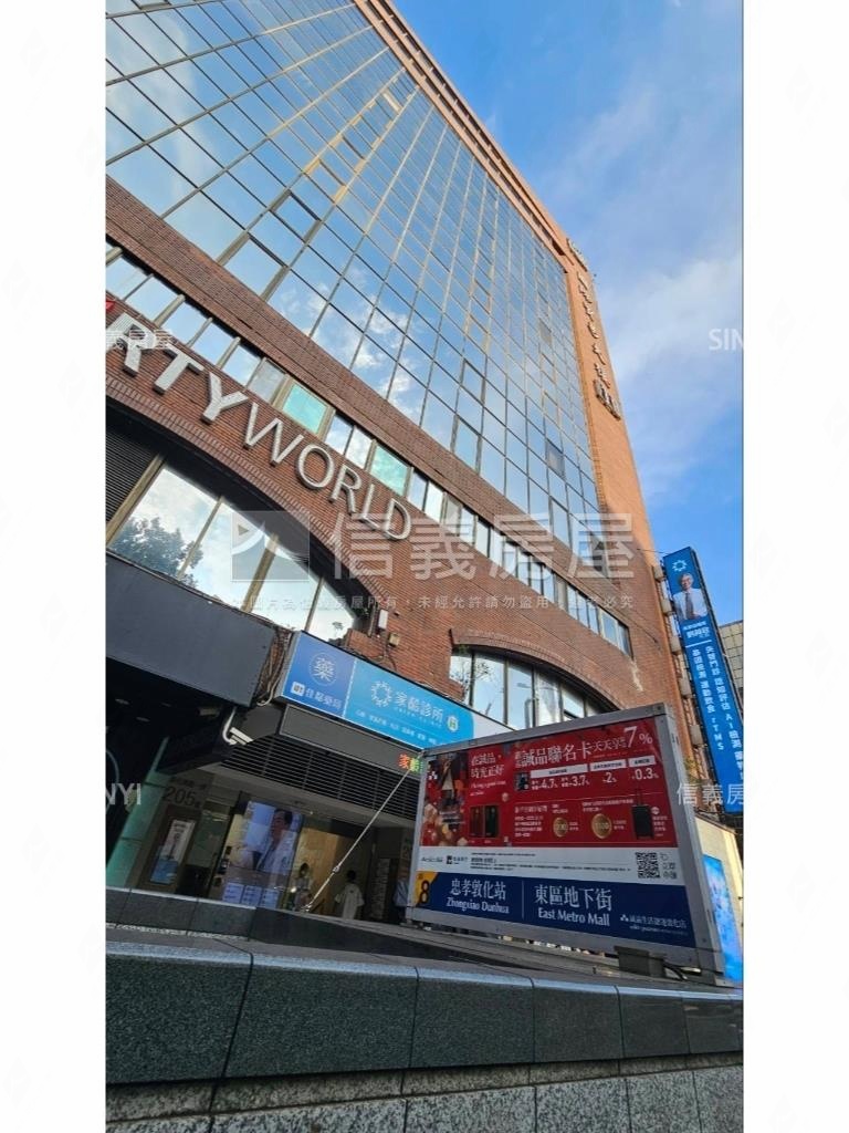國貿大樓辦公室附坡平車位房屋室內格局與周邊環境