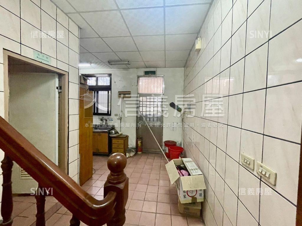 稀有大園中山南路透店房屋室內格局與周邊環境