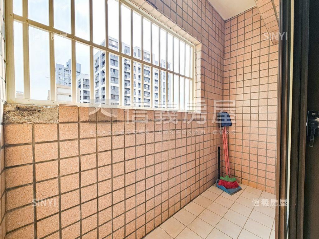 英雄鎮採光佳３房房屋室內格局與周邊環境