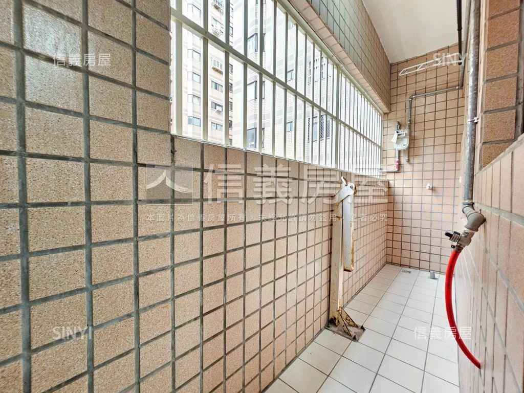 英雄鎮採光佳３房房屋室內格局與周邊環境