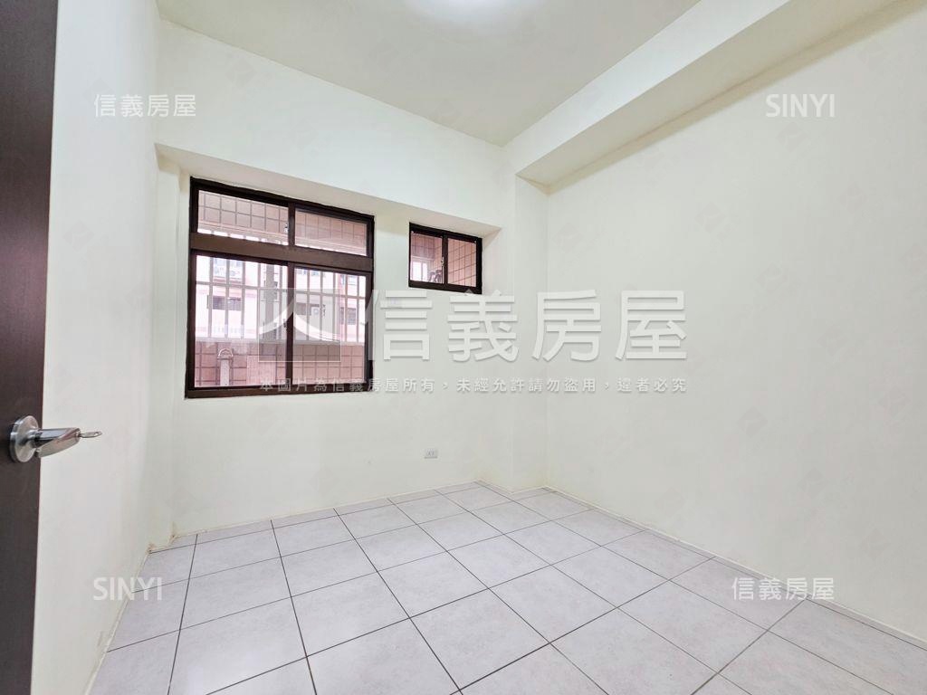 英雄鎮採光佳３房房屋室內格局與周邊環境
