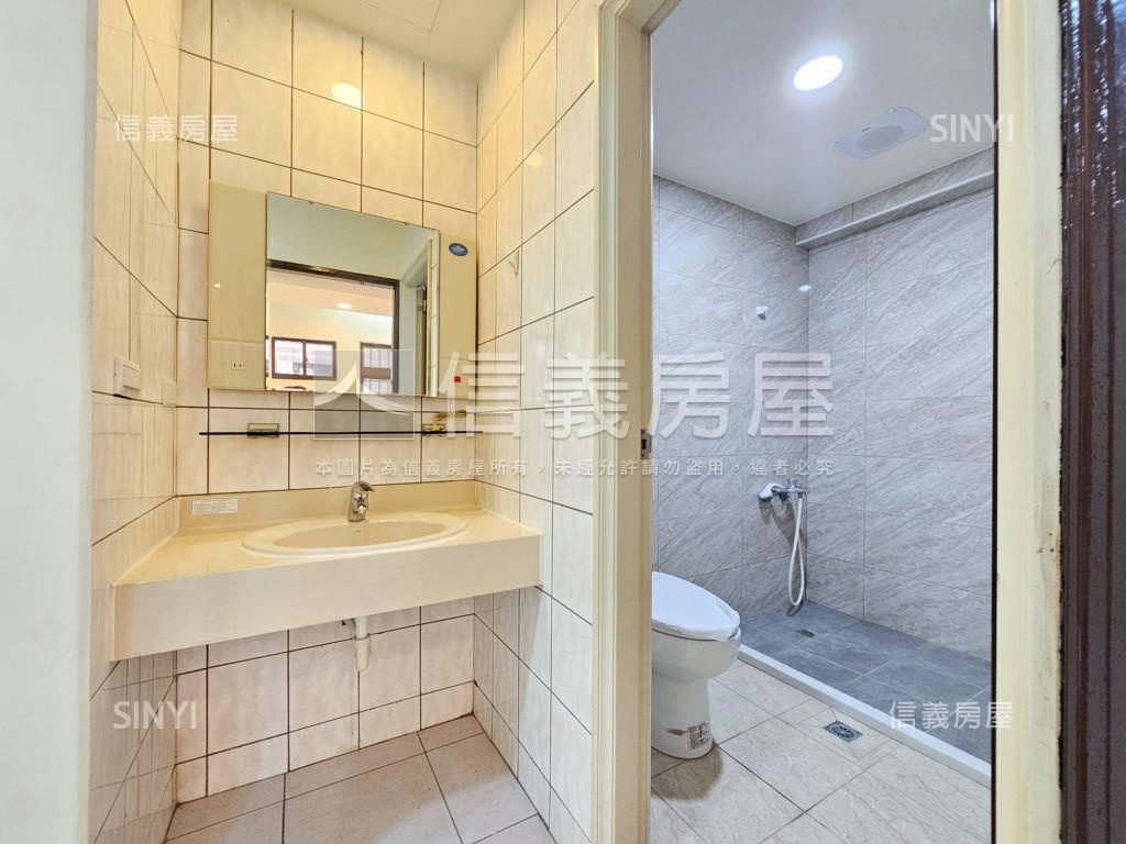 英雄鎮採光佳３房房屋室內格局與周邊環境