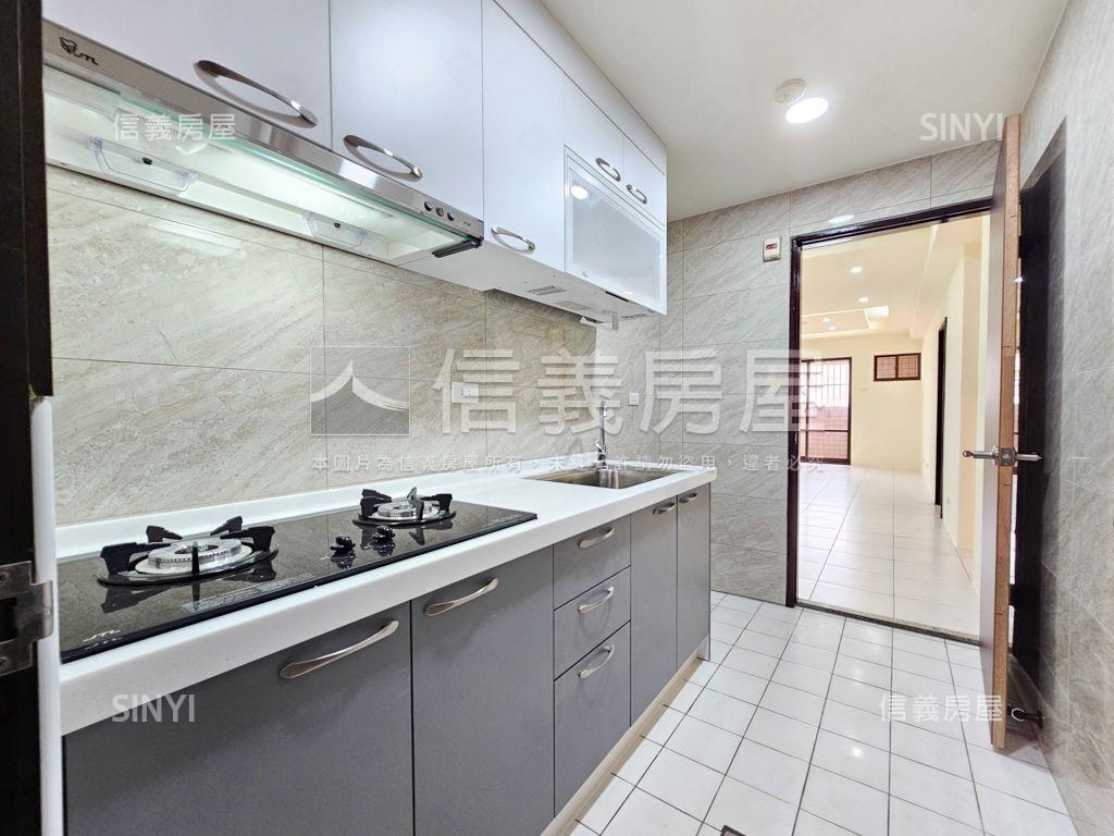 英雄鎮採光佳３房房屋室內格局與周邊環境