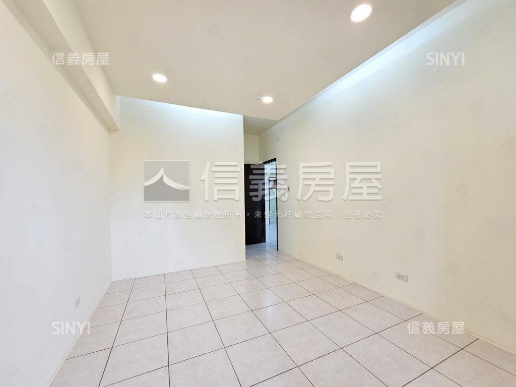 英雄鎮採光佳３房房屋室內格局與周邊環境