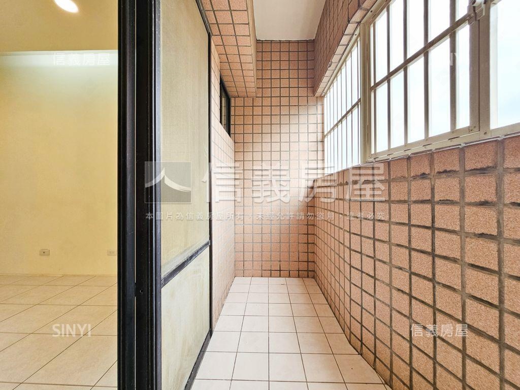 英雄鎮採光佳３房房屋室內格局與周邊環境