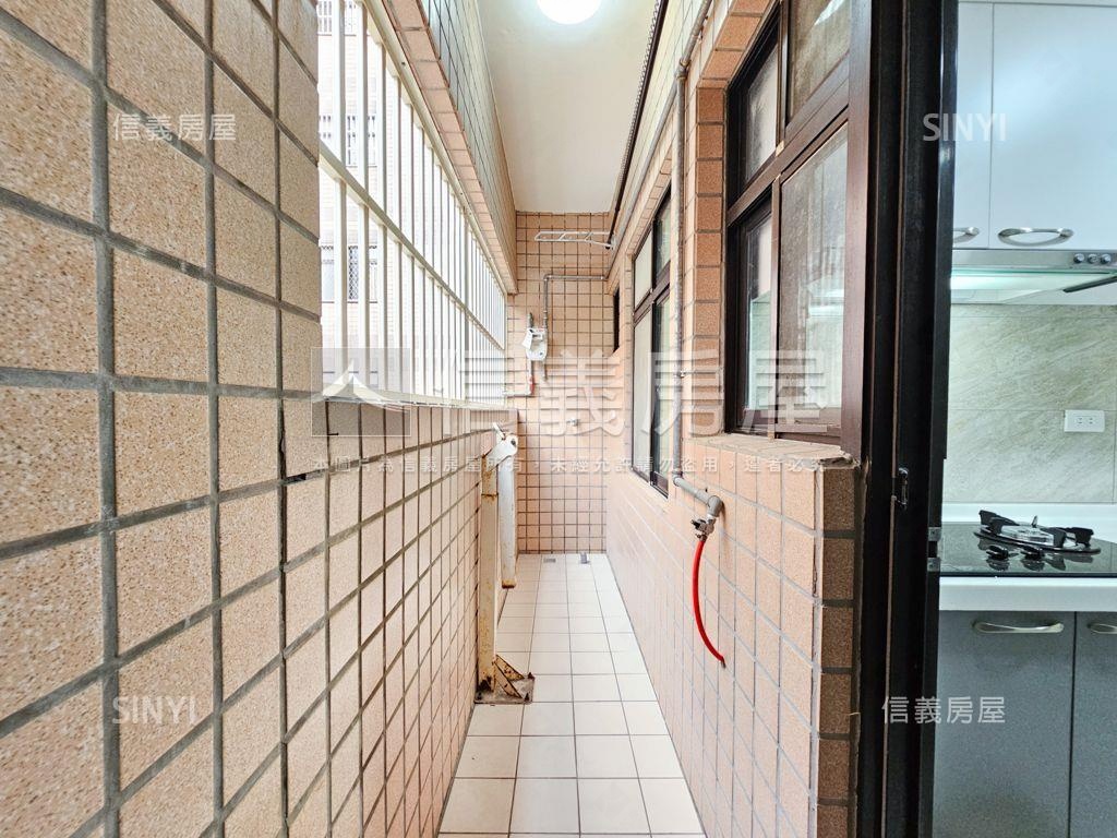 英雄鎮採光佳３房房屋室內格局與周邊環境