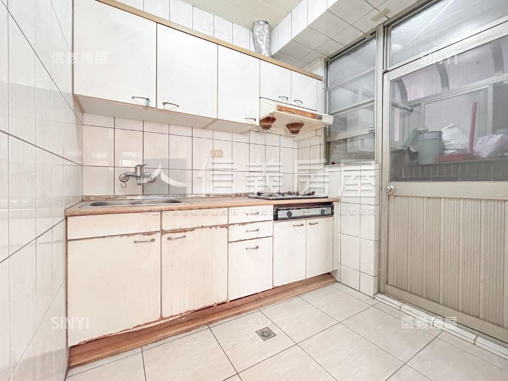 長堤三房有平面車位房屋室內格局與周邊環境