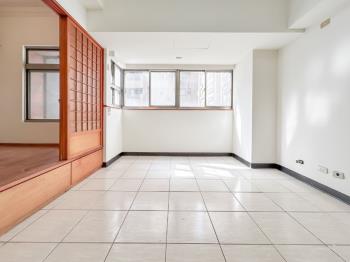 長堤三房有平面車位