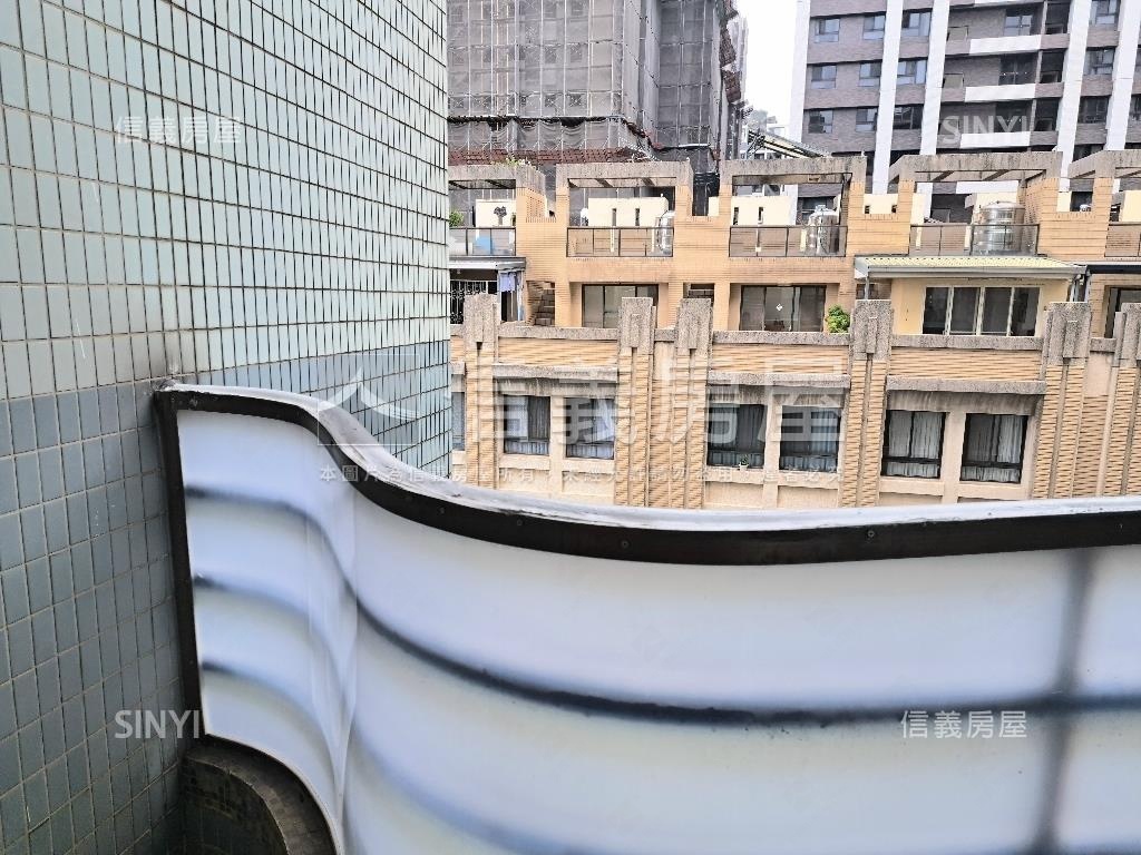 名人山水美美三房房屋室內格局與周邊環境