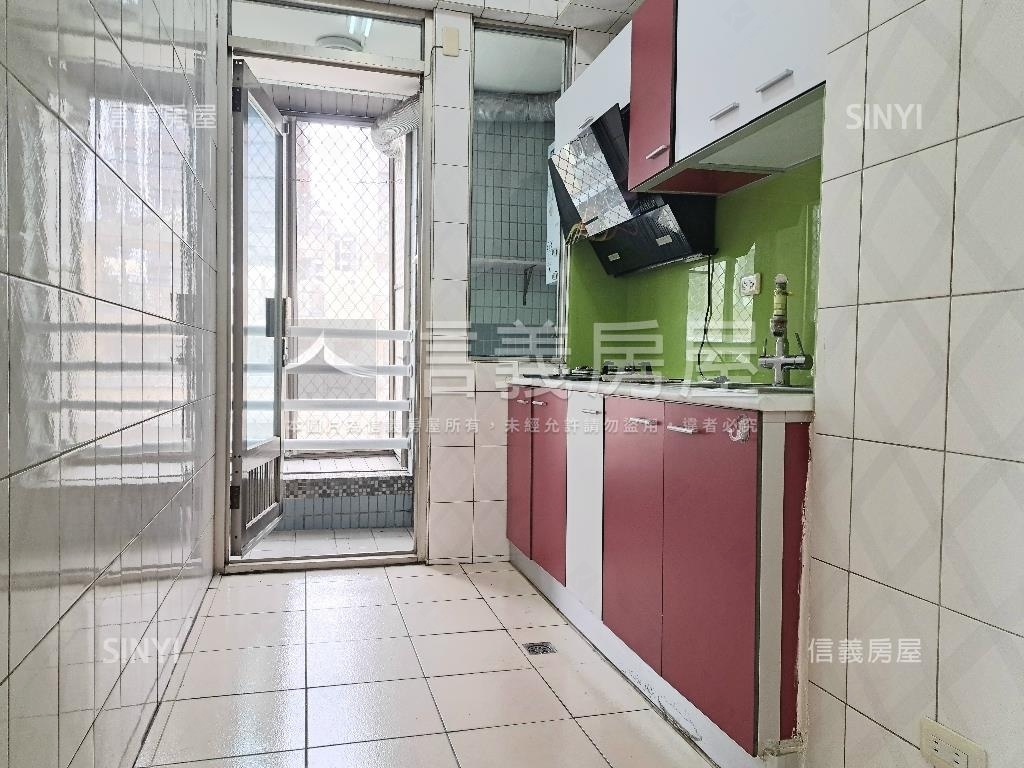 名人山水美美三房房屋室內格局與周邊環境