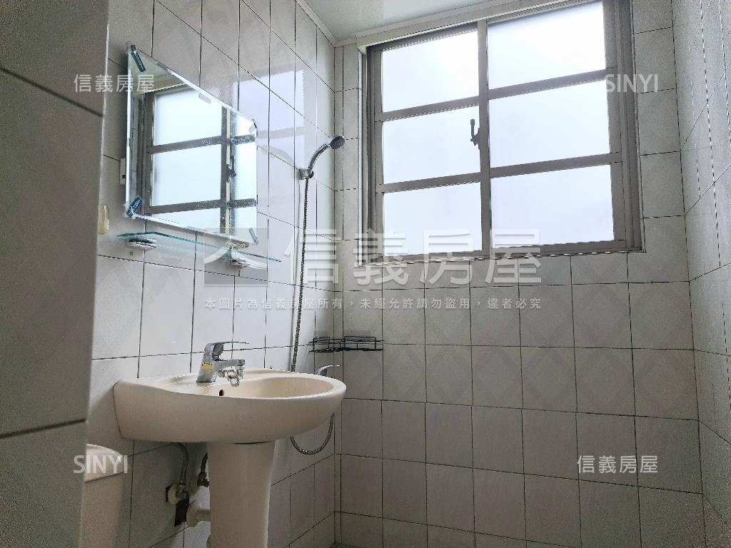 名人山水美美三房房屋室內格局與周邊環境