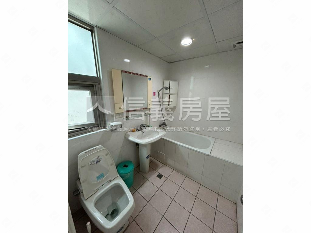 碧瑤邊間一樓三＋１房車位房屋室內格局與周邊環境