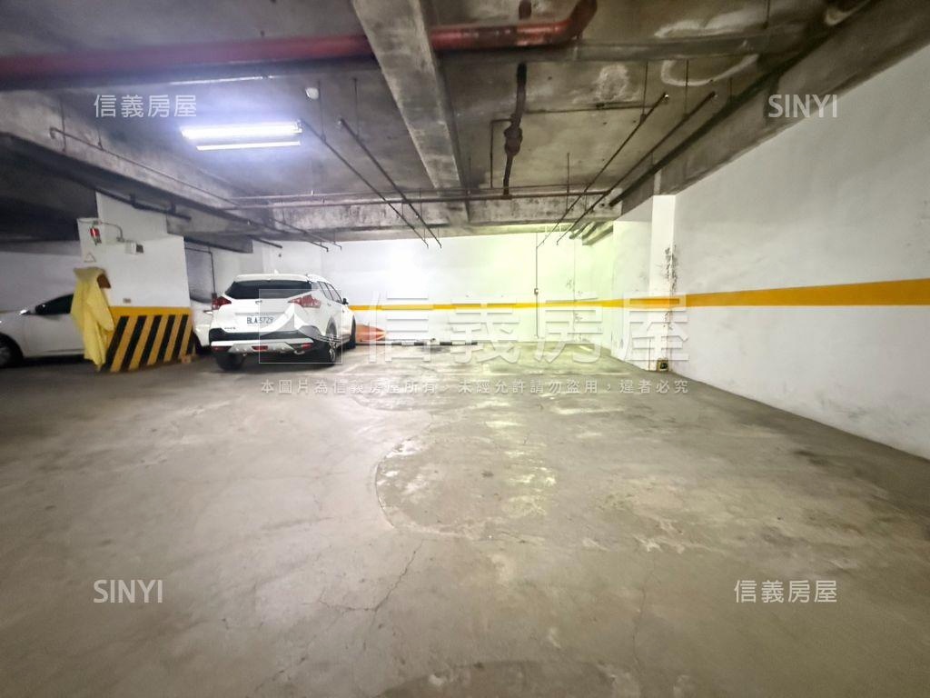 碧瑤邊間一樓三＋１房車位房屋室內格局與周邊環境