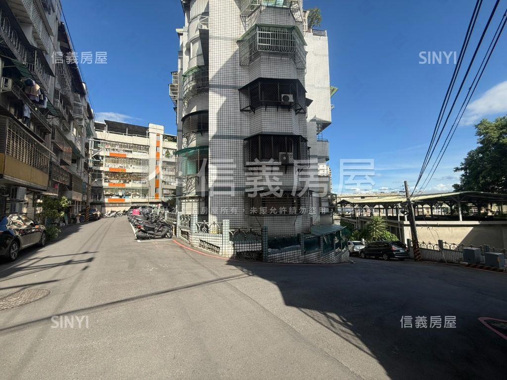 碧瑤邊間一樓三＋１房車位房屋室內格局與周邊環境