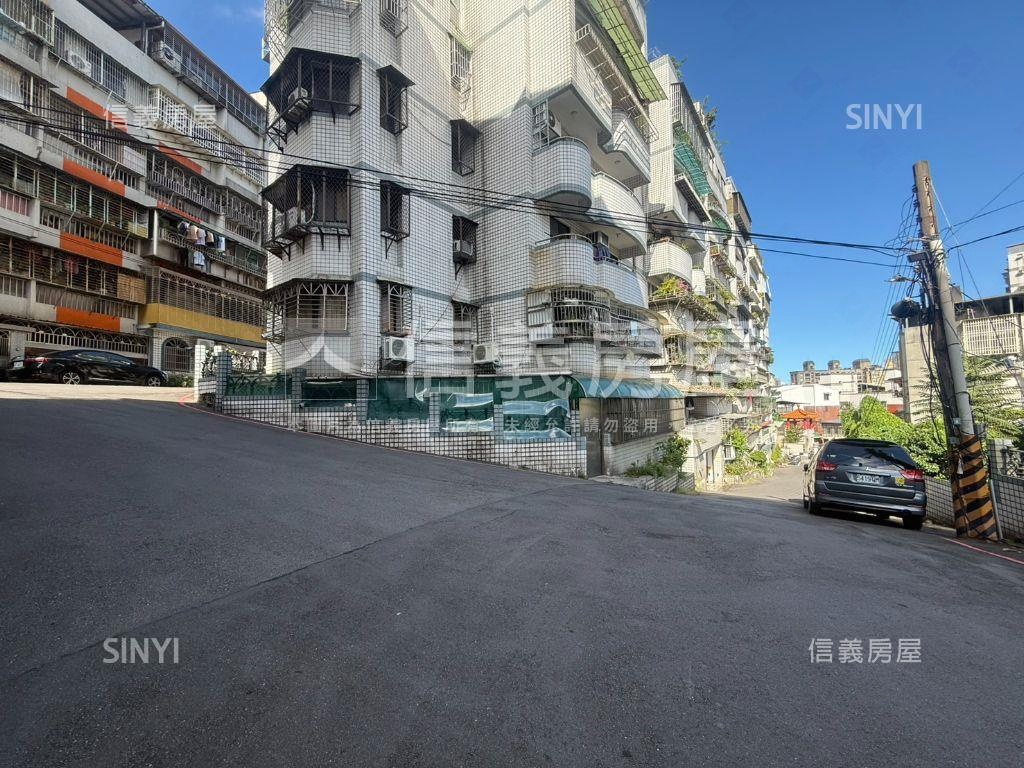 碧瑤邊間一樓三＋１房車位房屋室內格局與周邊環境