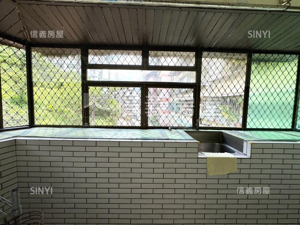 捷運南山靜巷•邊間三樓寓房屋室內格局與周邊環境