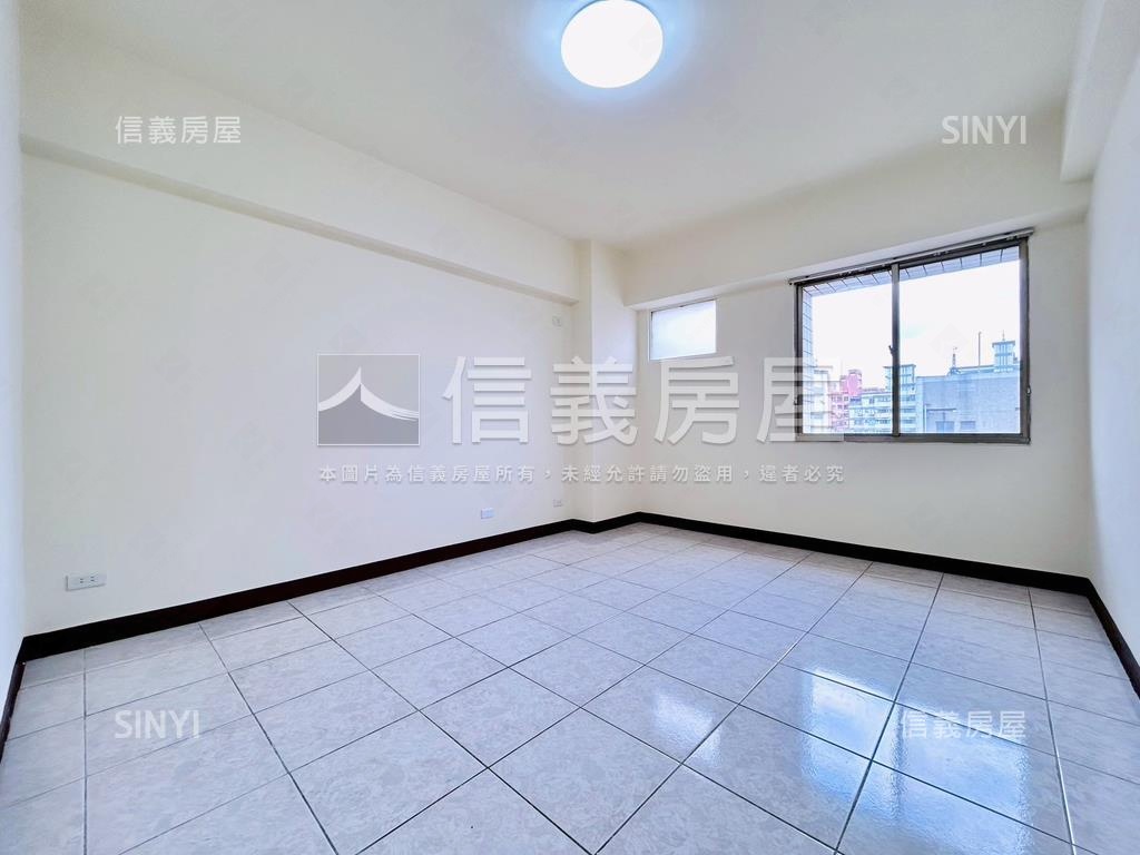 近１１期商圈３房大車位房屋室內格局與周邊環境