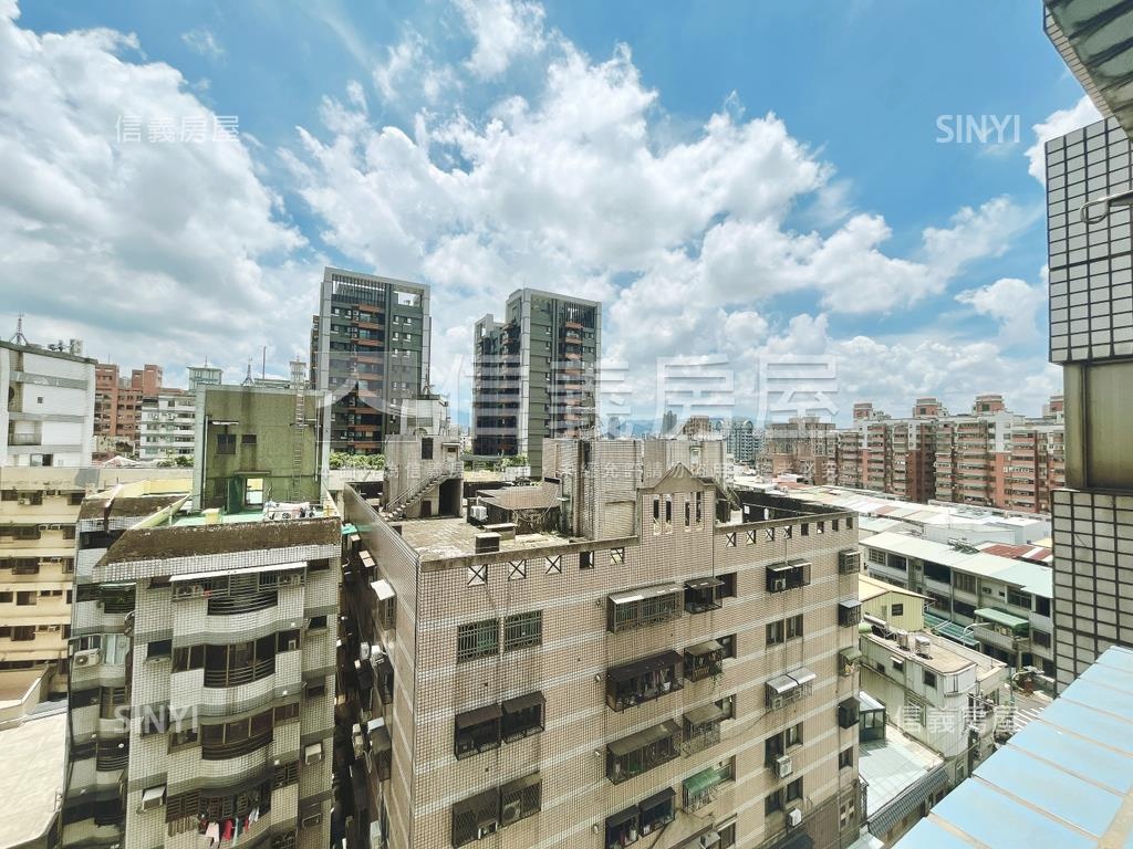 近１１期商圈３房大車位房屋室內格局與周邊環境