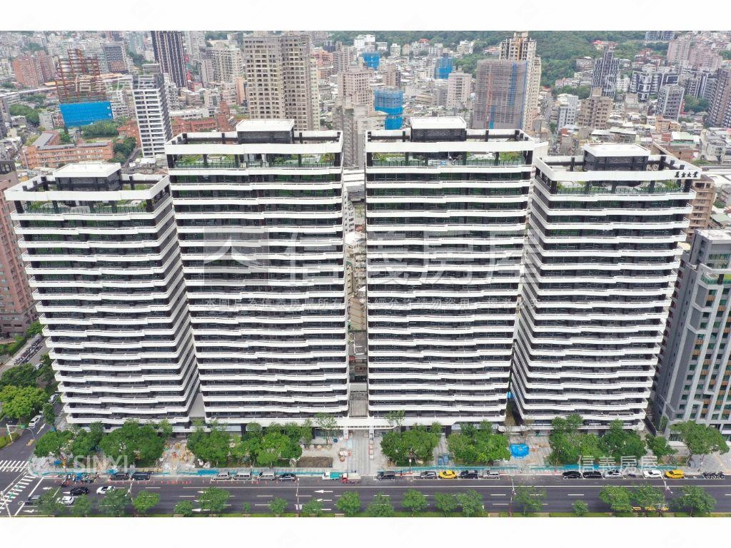 【萬企大業】高樓遠眺山景房屋室內格局與周邊環境