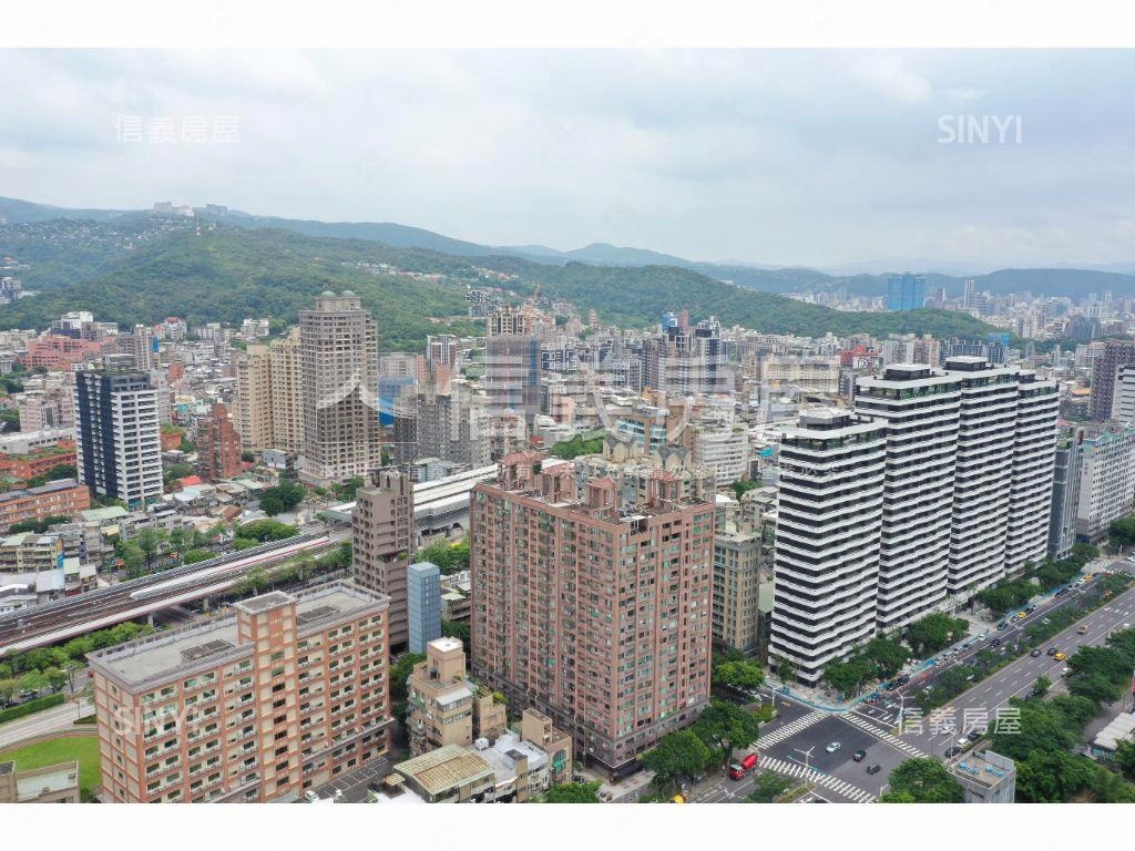 【萬企大業】高樓遠眺山景房屋室內格局與周邊環境