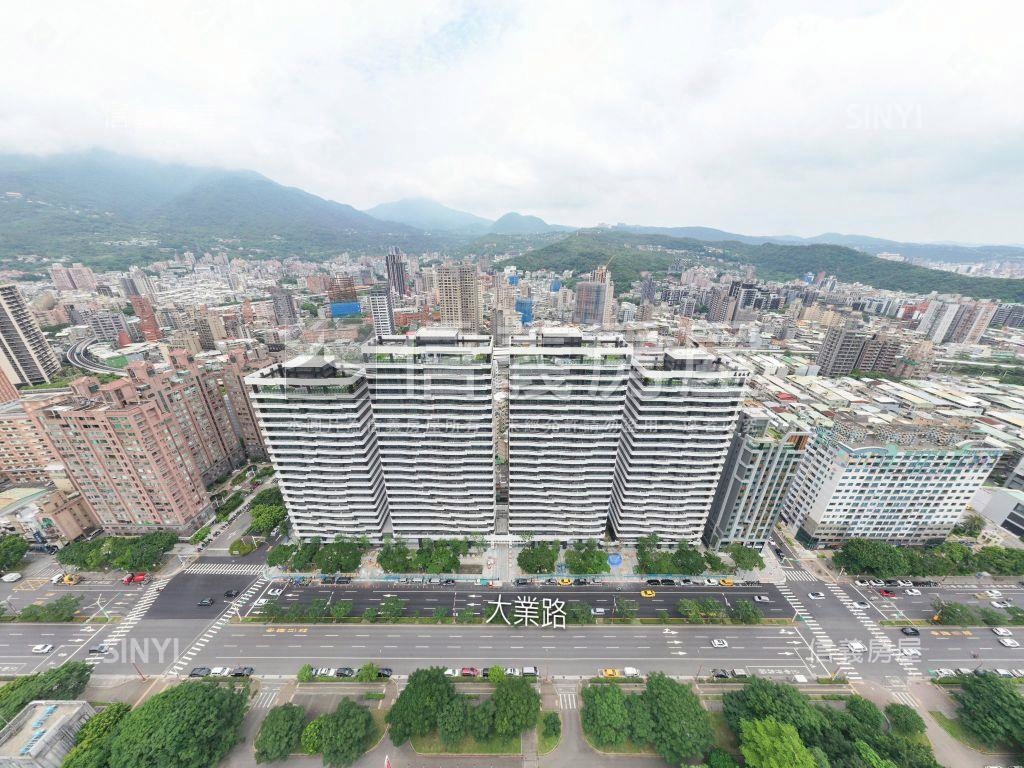 【萬企大業】高樓遠眺山景房屋室內格局與周邊環境