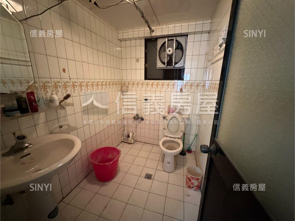 中正學區捷運三房房屋室內格局與周邊環境