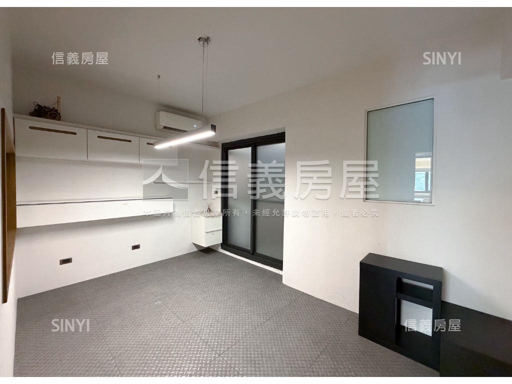 艾司摩爾｜輕奢質感金店面房屋室內格局與周邊環境