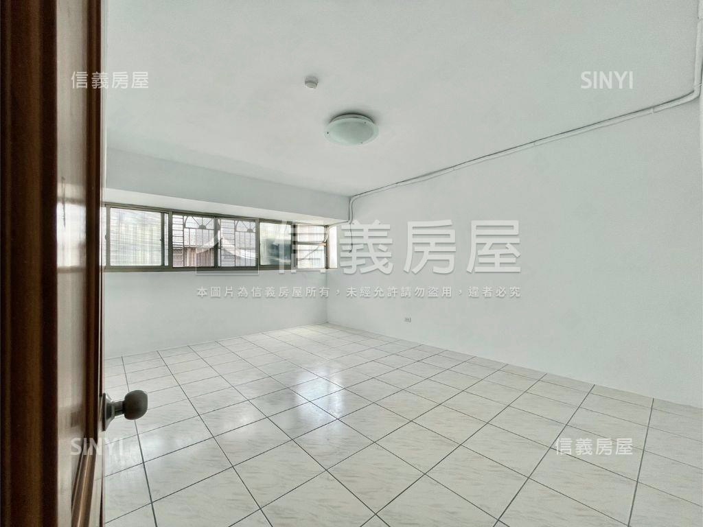 近文華高中３房車位房屋室內格局與周邊環境