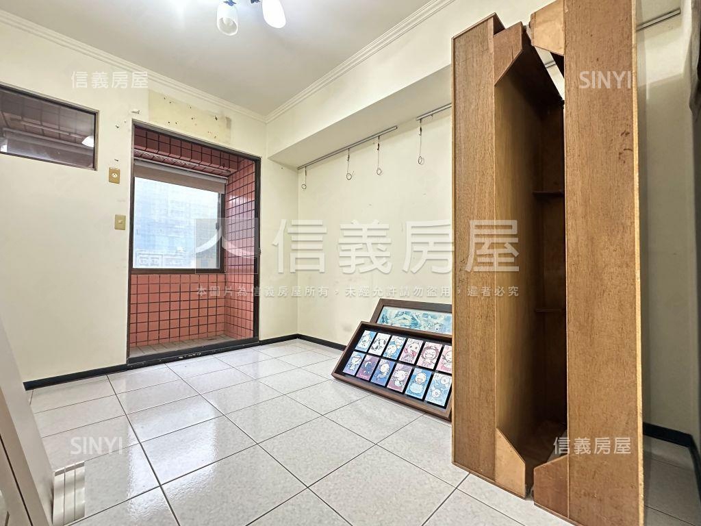 捷運再興中庭四房車位房屋室內格局與周邊環境