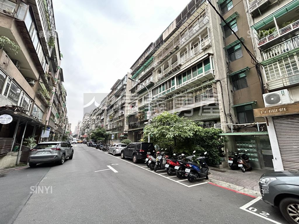 南京靜巷機能強華廈房屋室內格局與周邊環境